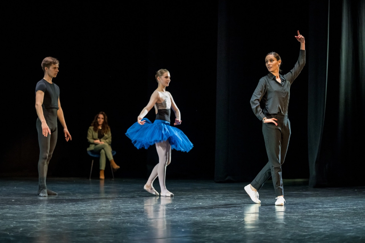 Prima ballerina Igone de Jongh in Theater Koningshof!